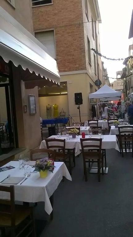Locanda San Fiorenzo Fiorenzuola dʼArda Екстериор снимка