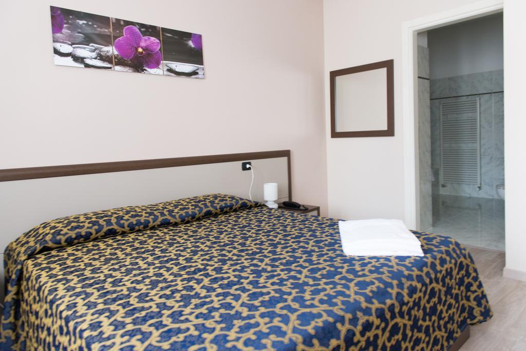 Locanda San Fiorenzo Fiorenzuola dʼArda Стая снимка