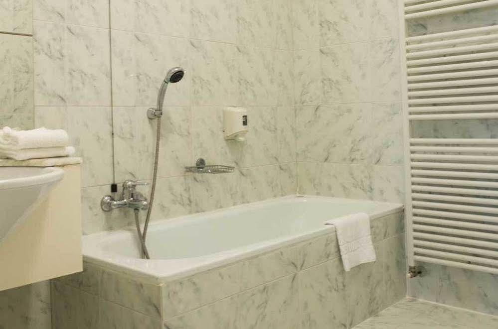 Locanda San Fiorenzo Fiorenzuola dʼArda Екстериор снимка